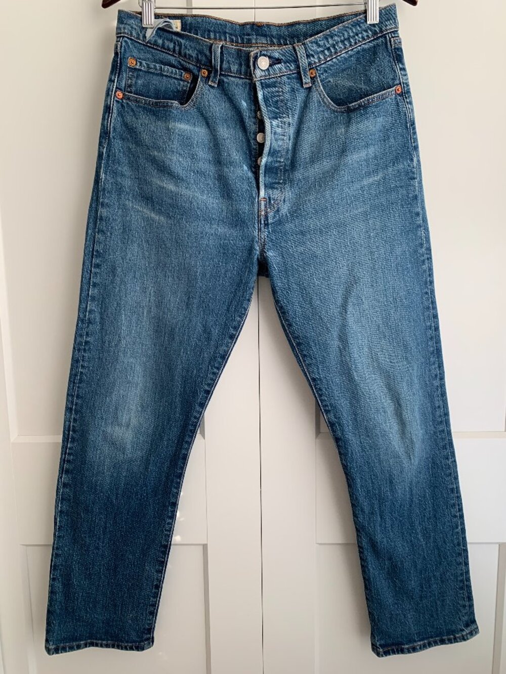 Levi's 501 Orignal Fit Jean Women's size 32 inseam 28 medium wash straight leg